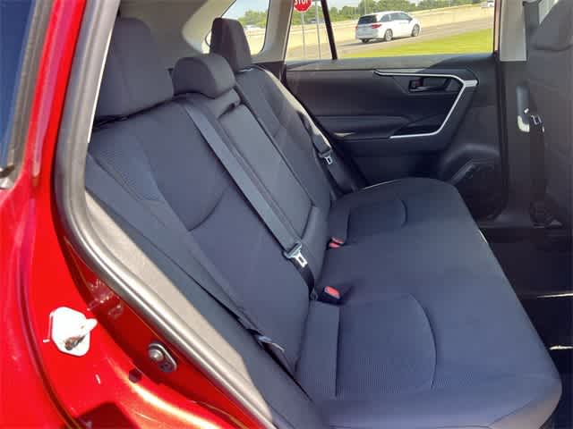 2021 Toyota RAV4 LE 14