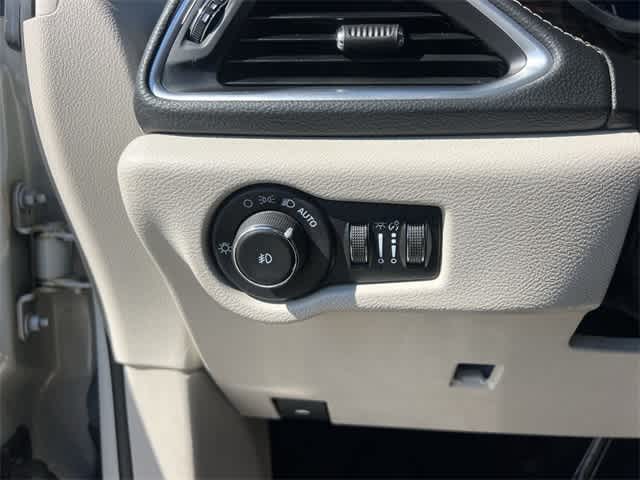 Thumbnail: 2021 Chrysler Pacifica - 29