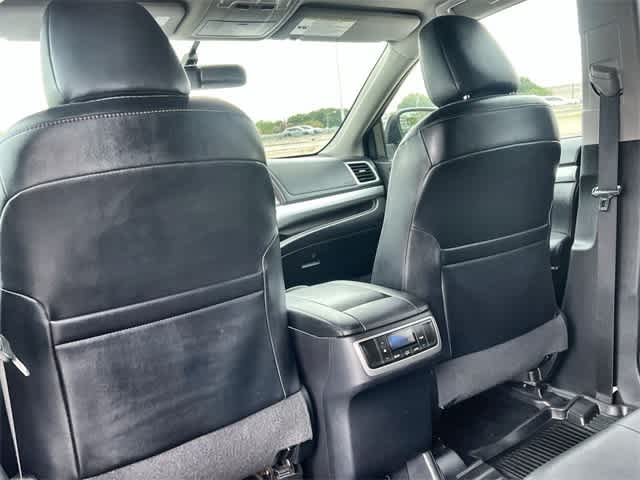 Thumbnail: 2015 Toyota Highlander - 13