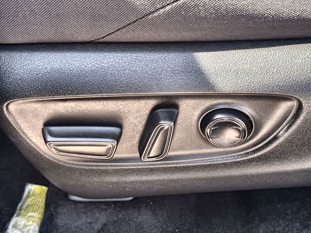 Thumbnail: 2021 Toyota Venza - 31