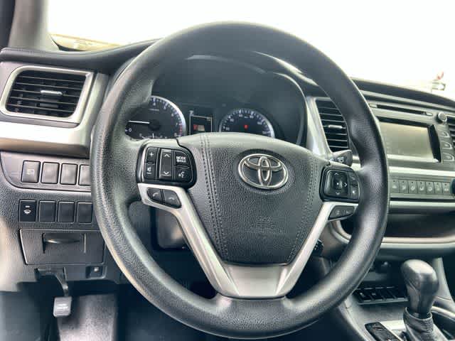 Thumbnail: 2018 Toyota Highlander - 17