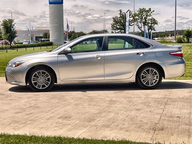 2016 Toyota Camry SE 4