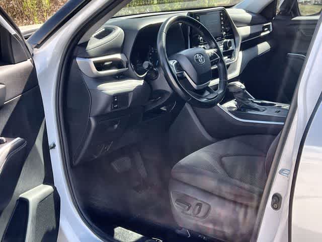 Thumbnail: 2022 Toyota Highlander - 3