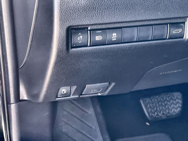 Thumbnail: 2021 Toyota Venza - 29