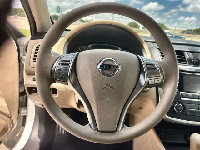 Thumbnail: 2016 Nissan Altima - 17