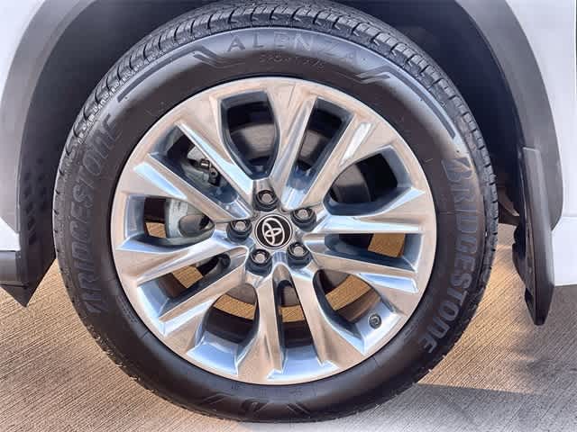 Thumbnail: 2023 Toyota Highlander - 9