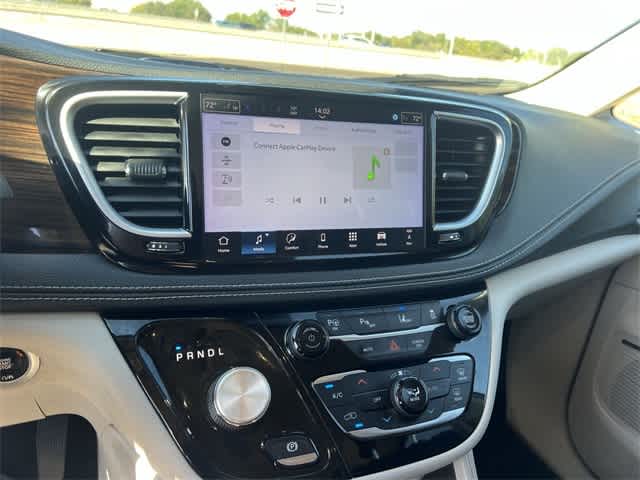 Thumbnail: 2021 Chrysler Pacifica - 18