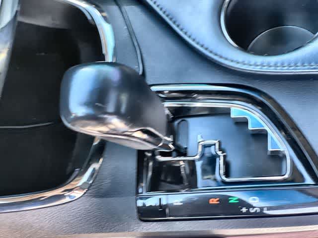 Thumbnail: 2016 Toyota Avalon - 16