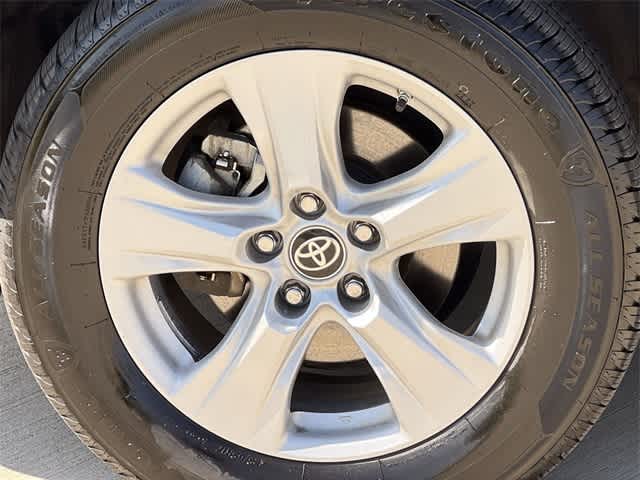 2021 Toyota RAV4 LE 9