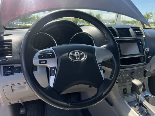 Thumbnail: 2013 Toyota Highlander - 17
