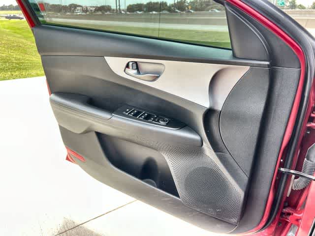 Thumbnail: 2022 Kia Forte - 29