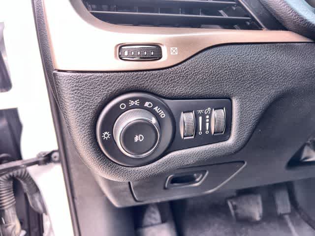 Thumbnail: 2017 Jeep Cherokee - 28