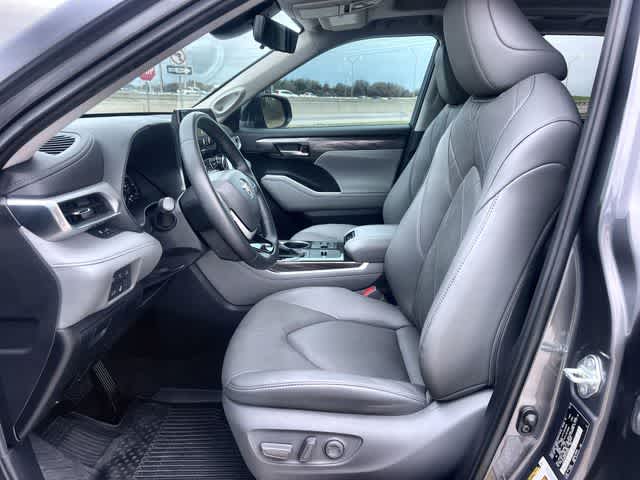 Thumbnail: 2023 Toyota Highlander - 11