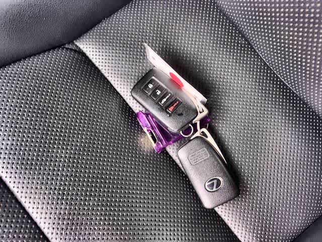 Thumbnail: 2015 Lexus IS - 21