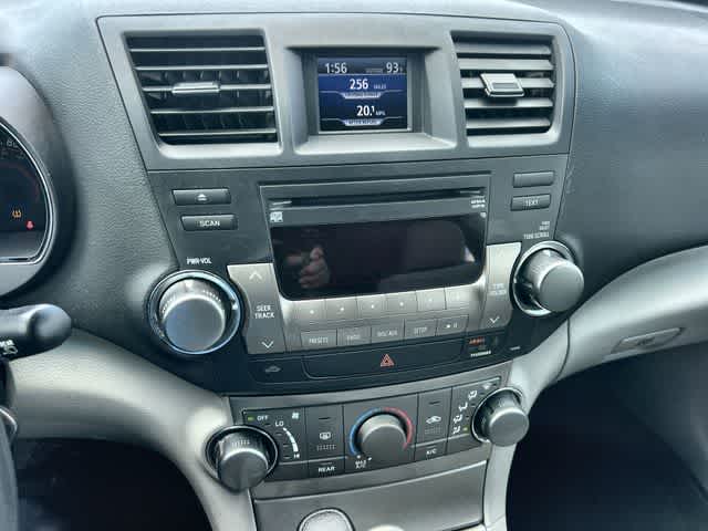 Thumbnail: 2012 Toyota Highlander - 17