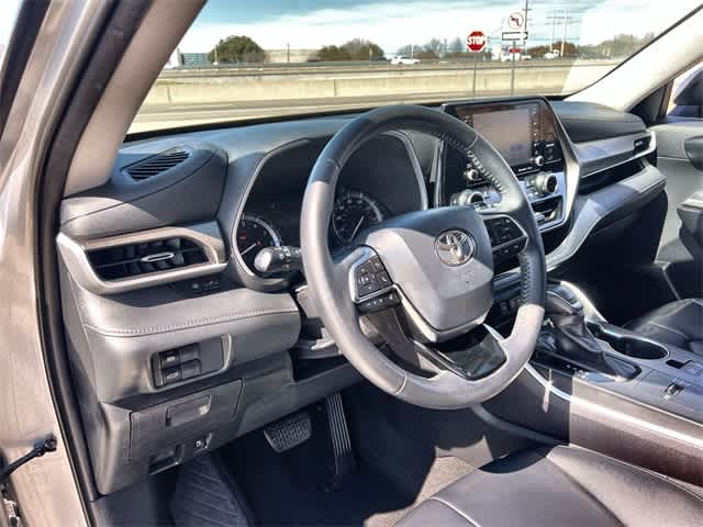 Thumbnail: 2020 Toyota Highlander - 15