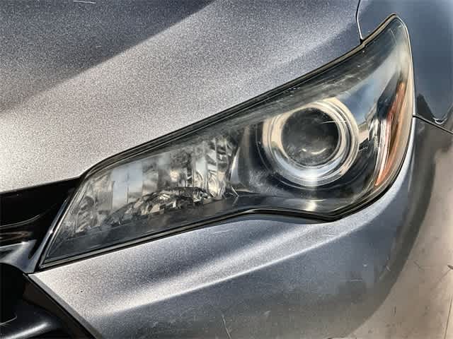 2016 Toyota Camry SE 24