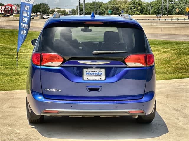 Thumbnail: 2018 Chrysler Pacifica - 6