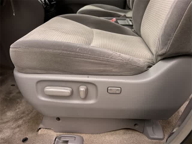 Thumbnail: 2008 Toyota Sienna - 31