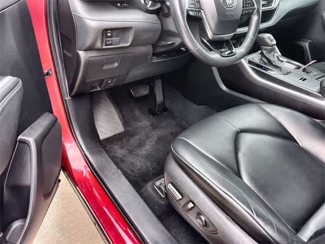 Thumbnail: 2021 Toyota Highlander - 3