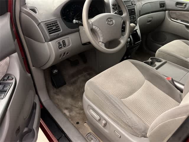 Thumbnail: 2008 Toyota Sienna - 3