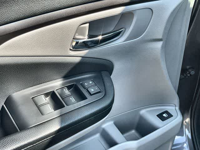 Thumbnail: 2017 Honda Pilot - 30