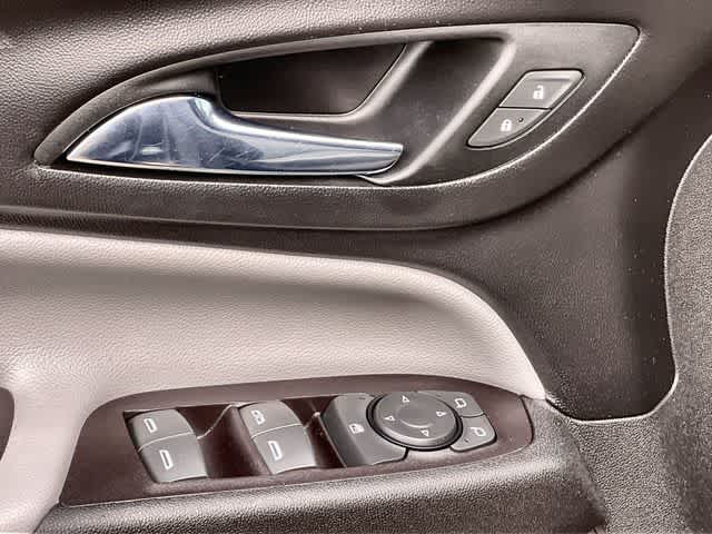 Thumbnail: 2022 Chevrolet Equinox - 30