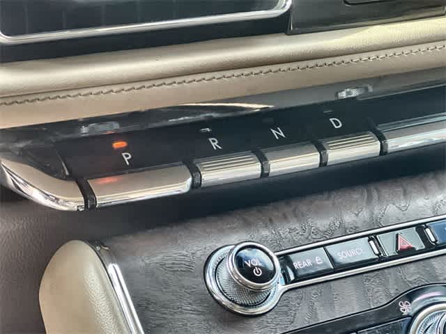 Thumbnail: 2020 Lincoln Aviator - 16