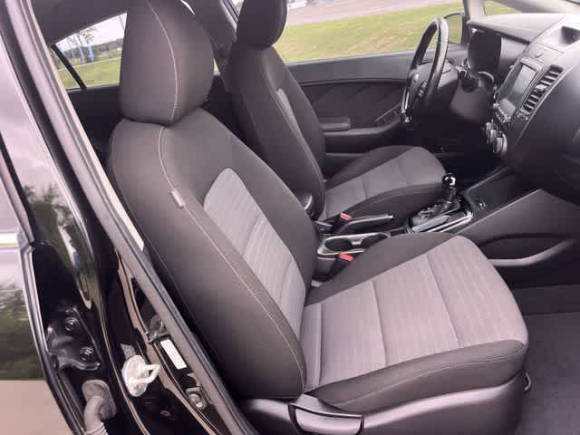 Thumbnail: 2017 Kia Forte - 12