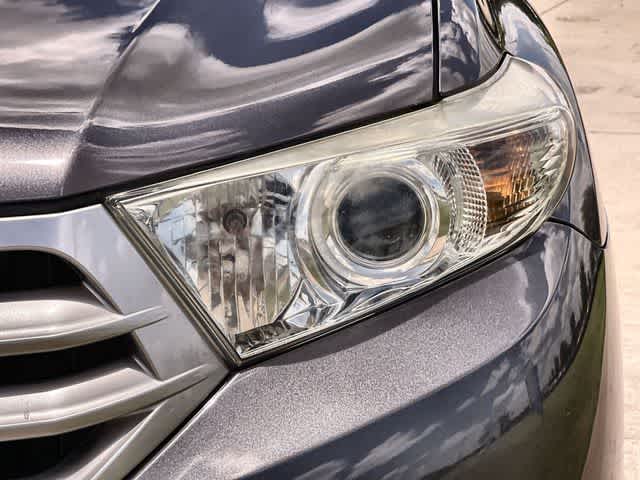 Thumbnail: 2012 Toyota Highlander - 23