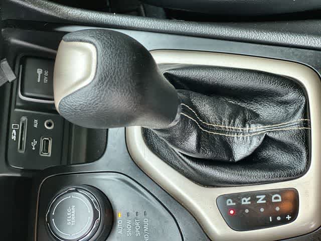 Thumbnail: 2017 Jeep Cherokee - 16