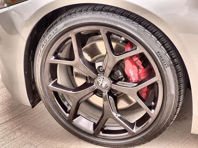 Thumbnail: 2020 Alfa Romeo Giulia - 9