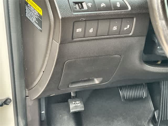 Thumbnail: 2016 Hyundai Santa Fe - 29