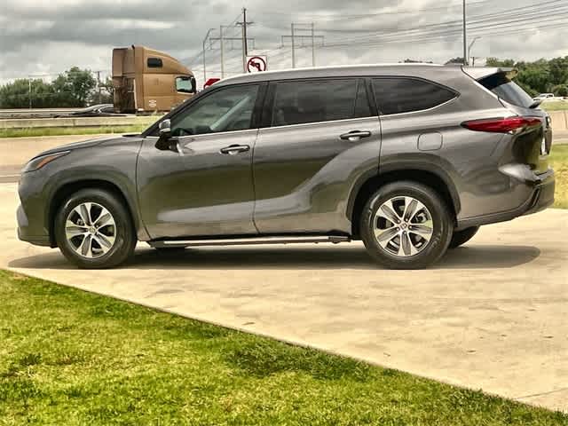 Thumbnail: 2022 Toyota Highlander - 4