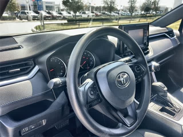 Thumbnail: 2021 Toyota RAV4 - 15