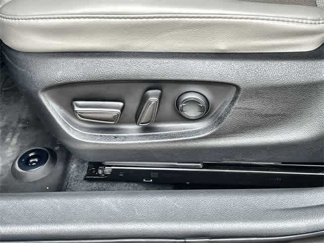 Thumbnail: 2022 Toyota Camry - 32