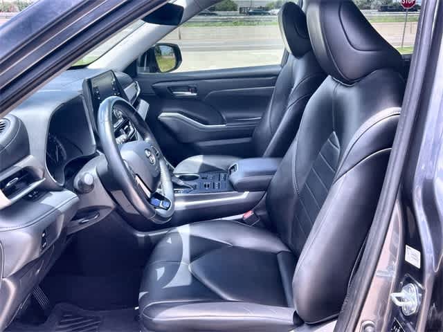 Thumbnail: 2021 Toyota Highlander - 11
