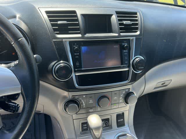 Thumbnail: 2013 Toyota Highlander - 18
