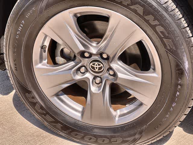 Thumbnail: 2022 Toyota RAV4 - 9