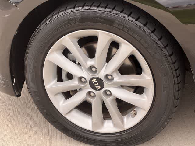 Thumbnail: 2017 Kia Forte - 9