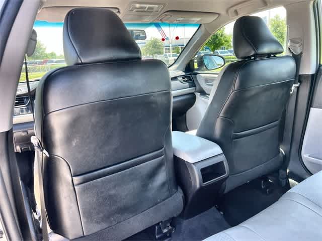 2016 Toyota Camry SE 13