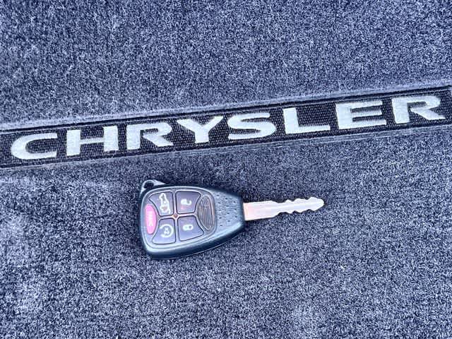 Thumbnail: 2012 Chrysler 200 - 21