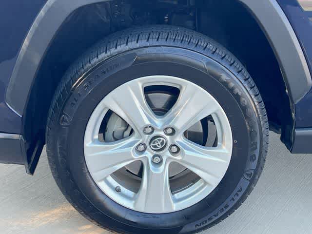 Thumbnail: 2019 Toyota RAV4 - 9