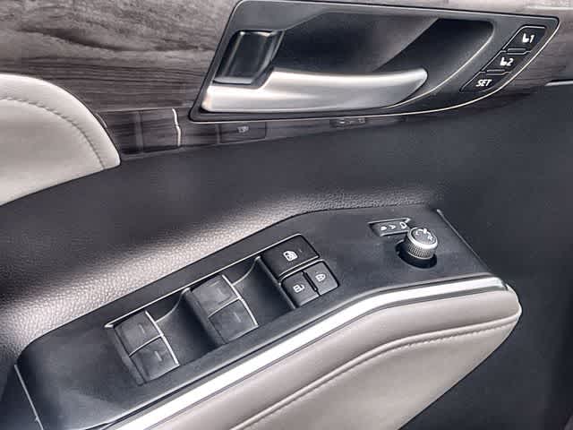 Thumbnail: 2023 Toyota Highlander - 30