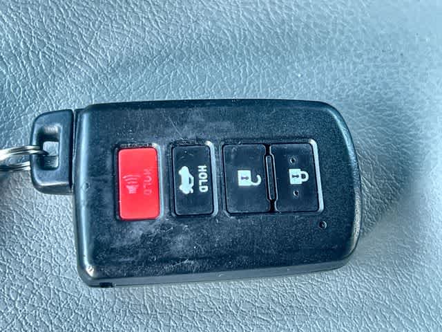 Thumbnail: 2012 Toyota Camry - 21