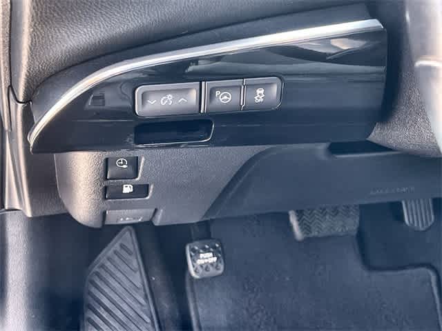 Thumbnail: 2017 Toyota Prius Prime - 29