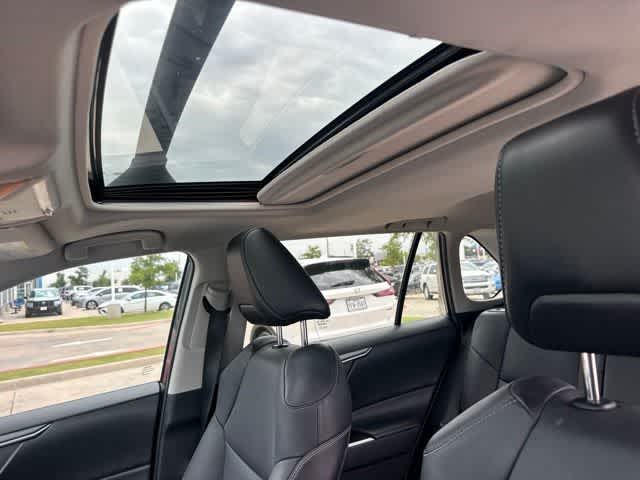 Thumbnail: 2021 Toyota RAV4 - 7