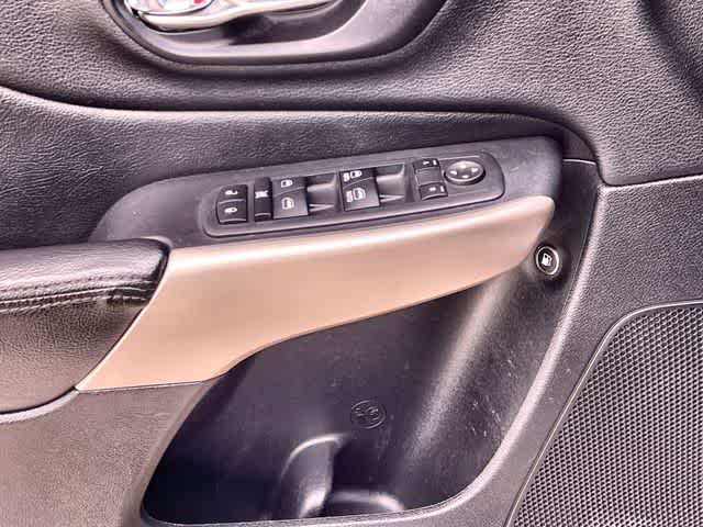 Thumbnail: 2017 Jeep Cherokee - 29