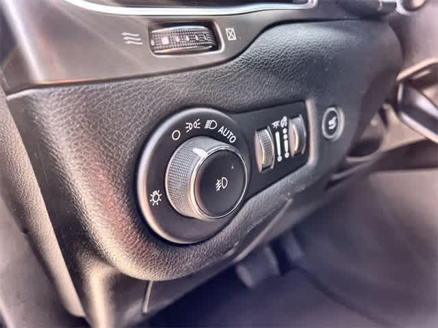 Thumbnail: 2021 Jeep Cherokee - 29