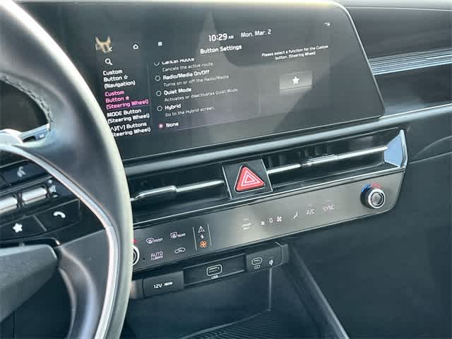 Thumbnail: 2023 Kia Niro - 18